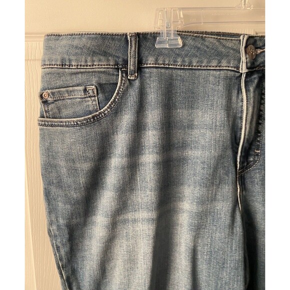 Lee Jeans Womens 24WP Petite Blue Midrise Reg Fit Straight Medium Wash Denim NWT - Picture 3 of 6